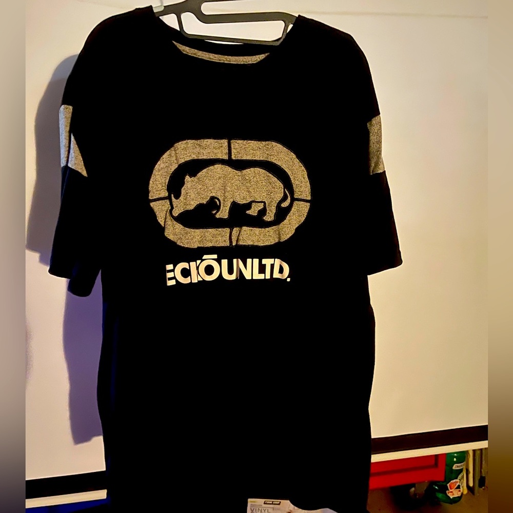 Ecko black and grey T-shirt